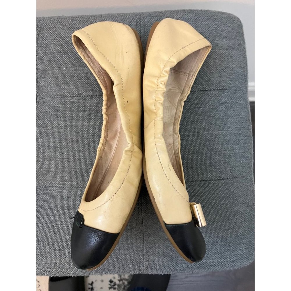 Coach Cream Colored Flats Black Toe Size 8.5 - Picture 2 of 3
